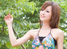 女人花台湾网络超人气美女果子MM吊带花裙图片